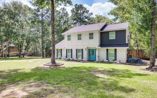 Quiet Texas Vacation Rental ~ 5 Mi to Lake Conroe!