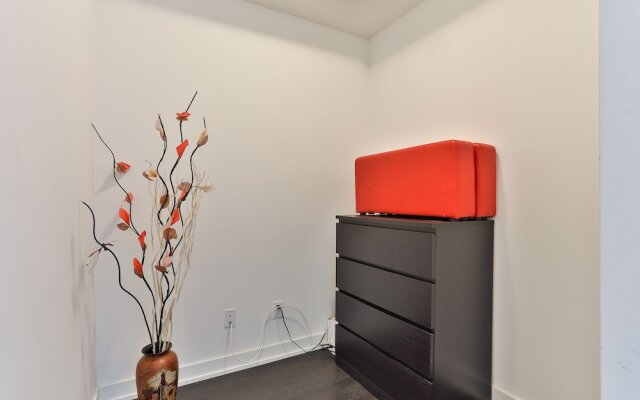 Stunning Harbourfront Condo