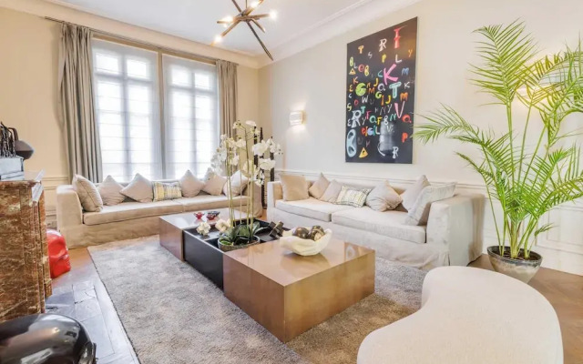 Luxury Mansion With Garden in Heart of Neuilly