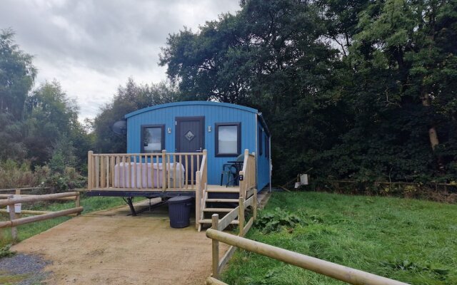 Large Shepherds Hut - Riverview