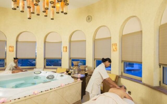 Villa del Palmar Residences