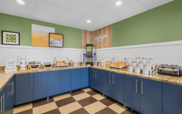 Spark by Hilton Bakersfield Central