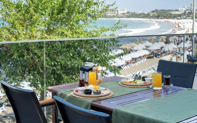 Tropic Beach Club Side