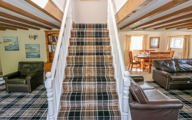 Vineyard Vale 8