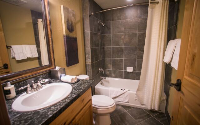 Stay in Comfort while Enjoying Valley Views by RedAwning