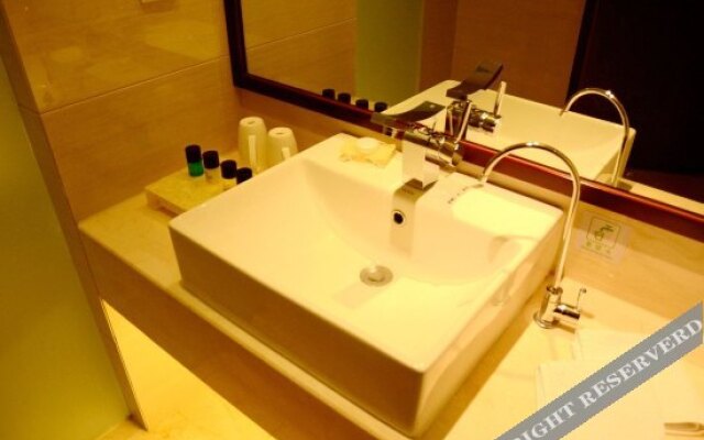 Chunqiu Holiday Hotel
