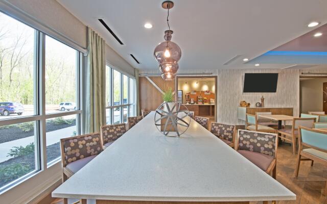 Holiday Inn Express & Suites New Cumberland by IHG
