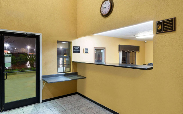Super 8 by Wyndham San Antonio/Riverwalk Area