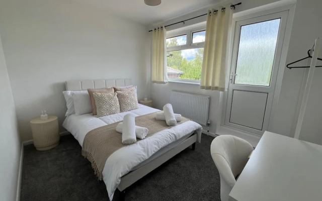 Nottingham 2-bed House, Sleeps 4, Pet Friendly
