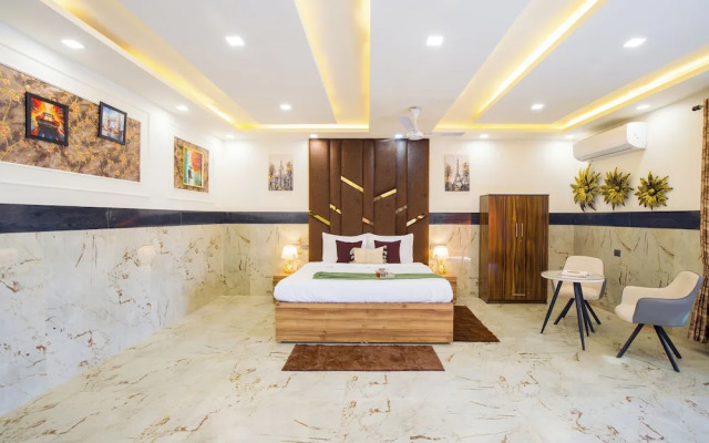 ELIVAAS Ivory Estate Pet-friendly Farm