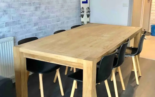 Hotham 3 Bedroom Apt - 24 Lawlers