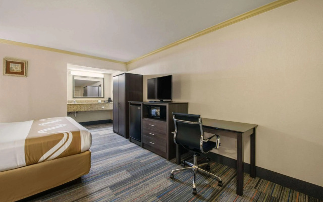 Hibiscus Inn & Suites
