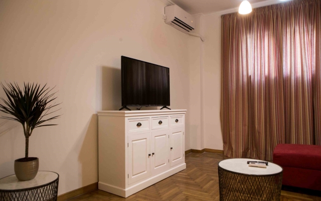Best House, Kolchidos, Ampelokipoi Metro, Athens
