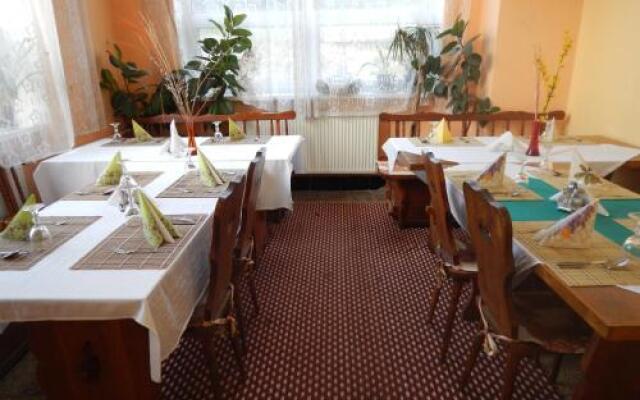 Penzion A Restauracia Pod Hradom