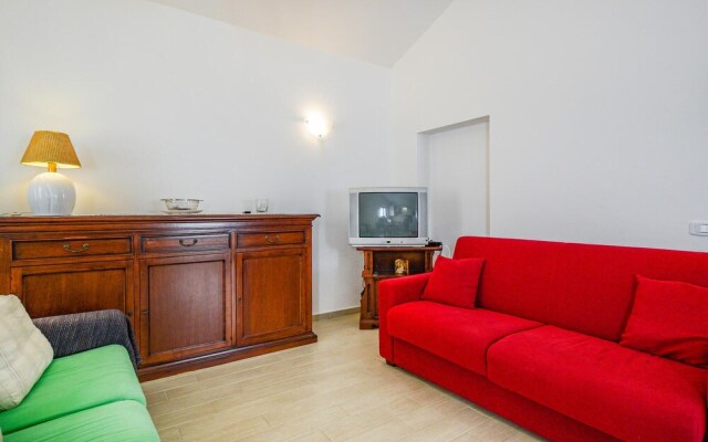 Beautiful Home in Cinigiano With 2 Bedrooms