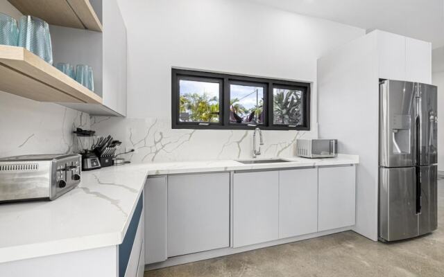 Unique Modern 4BR w Large Private Pool Mini Golf