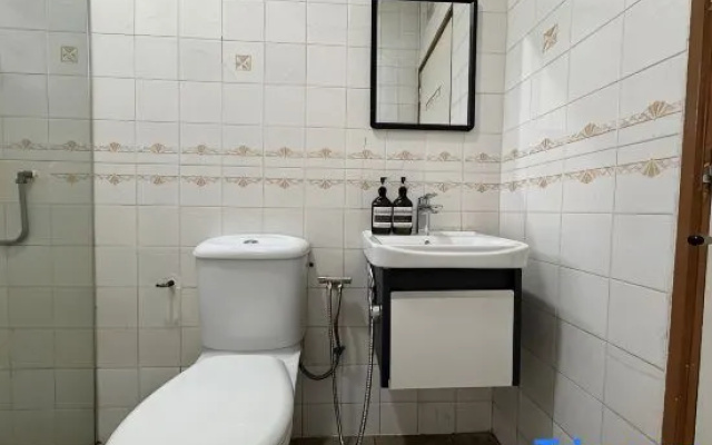 6 Bedroom 24 Pax Karaoke Pool Stay for Family OKR by Manhattan Group – Bathroom – Kuala Lumpur