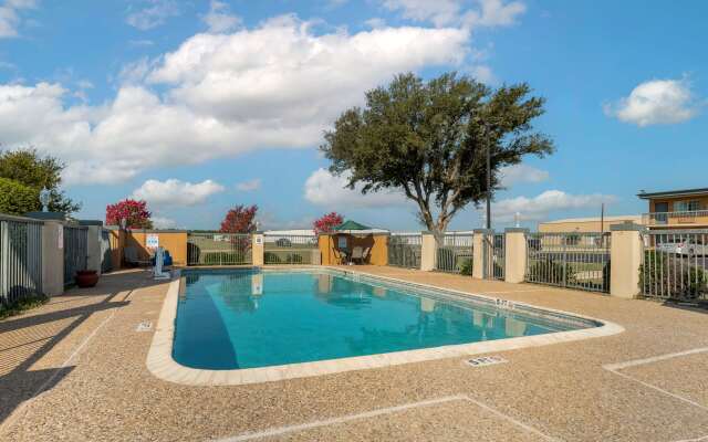 Best Western Taylor Inn