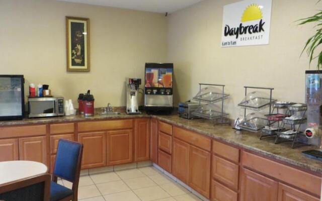 Days Inn - Bloomington