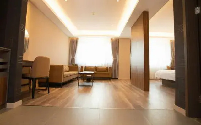 Homeinn Plus（Bei 'an Bus Station）