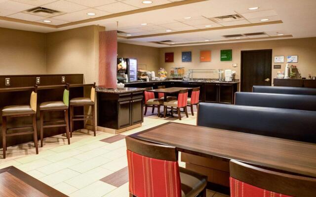 Comfort Suites Airport