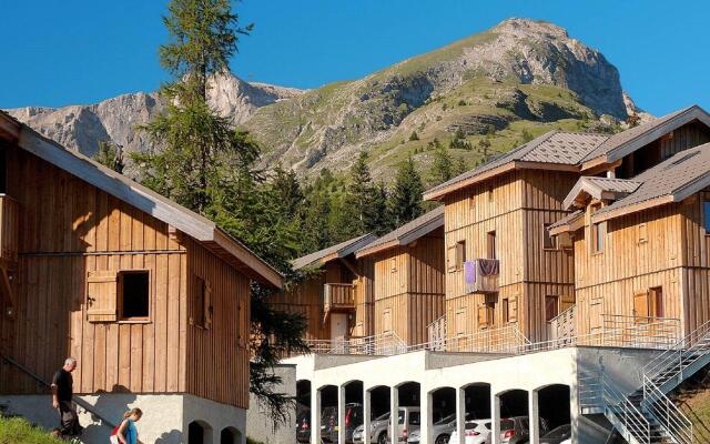 Wooden apartment in family friendly and sunny Superdevoluy