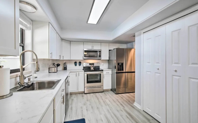 Bright Sebastian Home w/ Pool ~ 7 Mi to Beach!