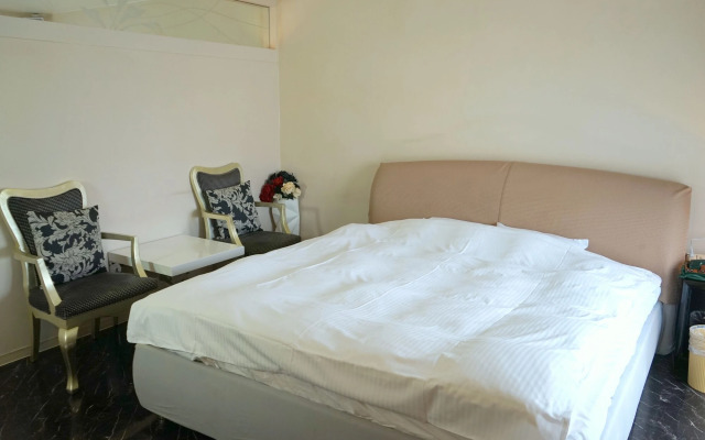 V Hotel - Adults Only