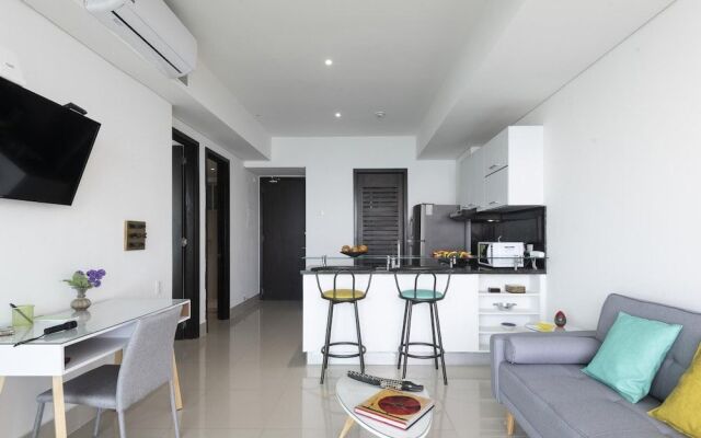 Stunning Highrise Seafront Apartment