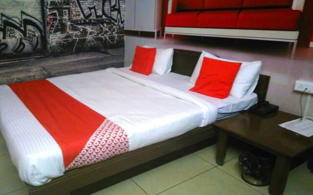 OYO Flagship 18478 Hotel Max