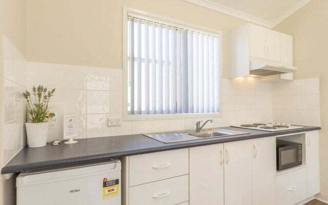 Serpentine Falls Park Home & Tourist Village