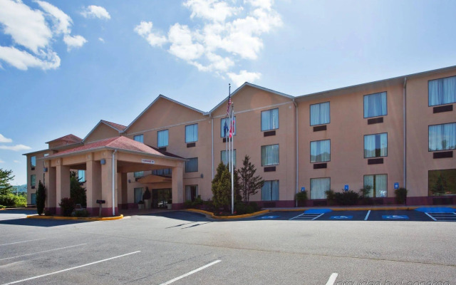 Holiday Inn Express & Suites Hiawassee by IHG