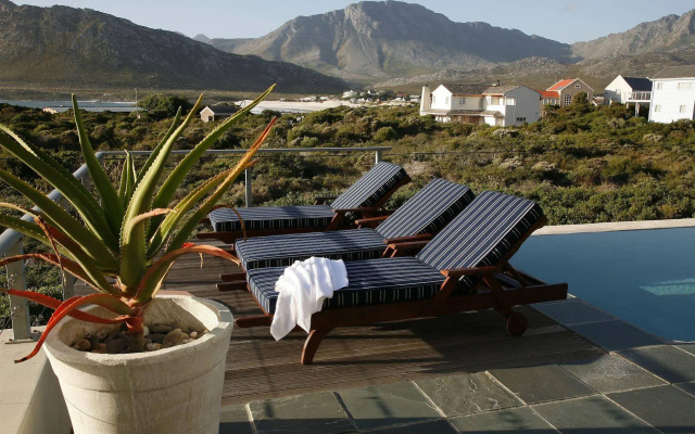 Moonstruck on Pringle Bay Guesthouse