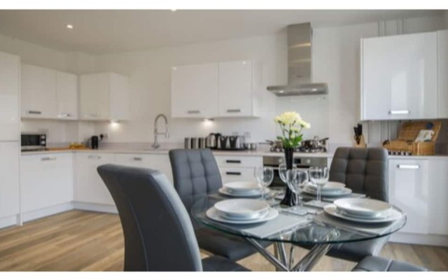 Tailored Stays - De Havilland House