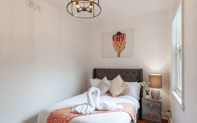 Luxurious Heritage Home with Harbour Bridge Views – Guest Rooms – Sydney