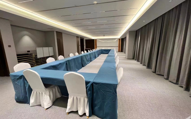 Hampton by Hilton High-speed Railway Station