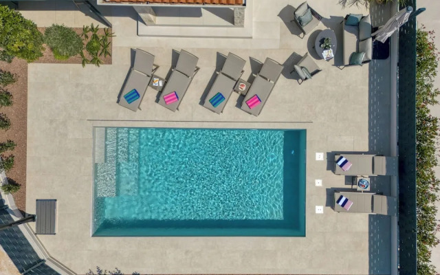 Villa Aria With Pool and Whirlpool