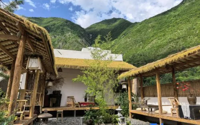Jiuzhai Yunlaishaner Homestay – Outside – Ngawa