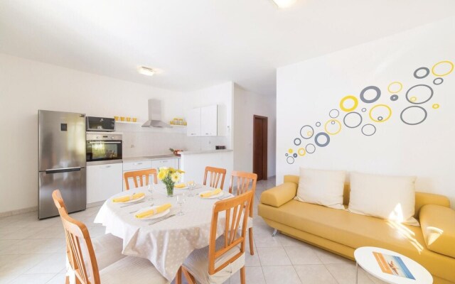 Beautiful Home in Vinisce With Wifi and 2 Bedrooms