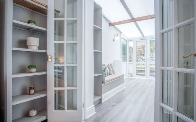 Castle Square - 2 Bedroom - Mumbles