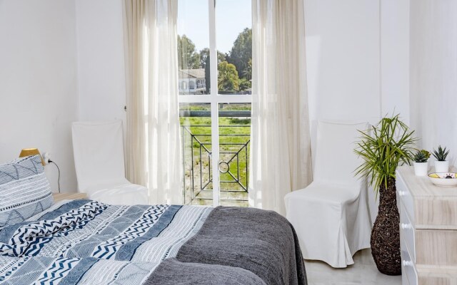 LCR4 - Large 3 bed apt close to beach, port