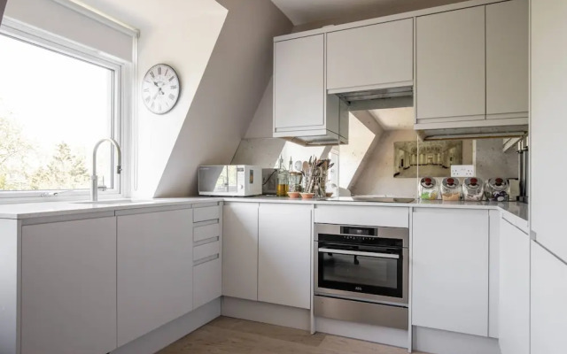 Elm Park Gardens XVI by Onefinestay