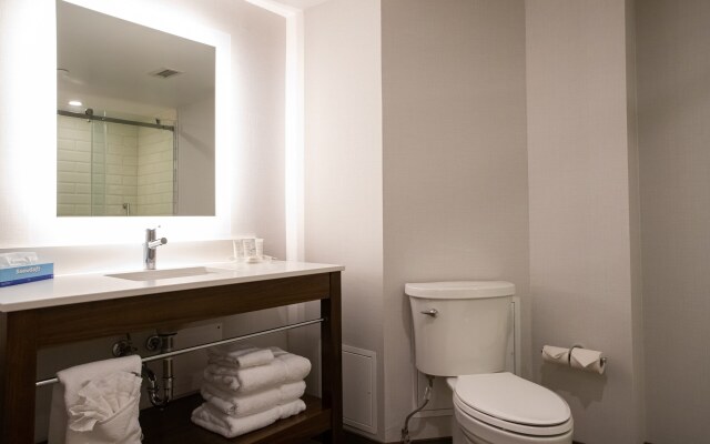 Four Points by Sheraton Point Edward Sarnia