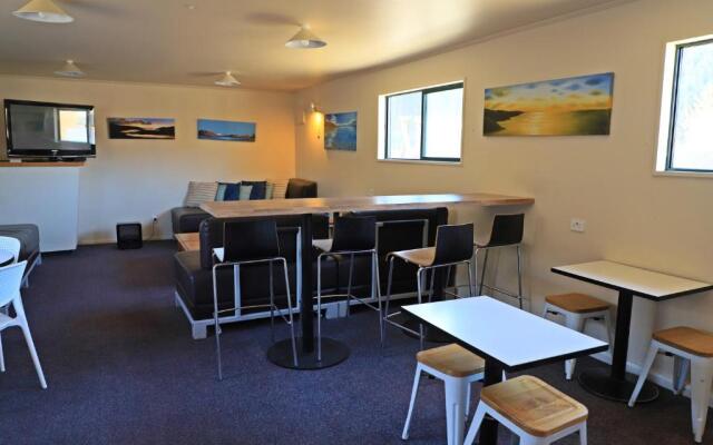 Lakes Edge Holiday Park