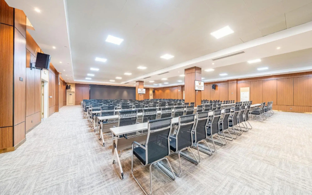 Kyriad Hotel (Xuzhou High-speed Railway Station West Exit)