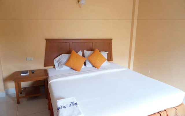 Sri Chumphon Hotel