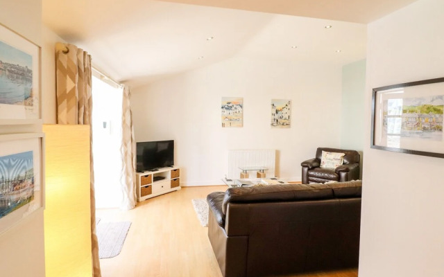 Maritime Mews, 6 The Oakleys