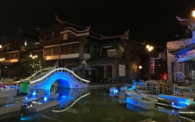Libo Moon in Mountain Inn