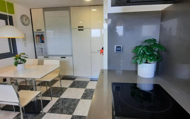 Bright near the beach & Barcelona - Apartment