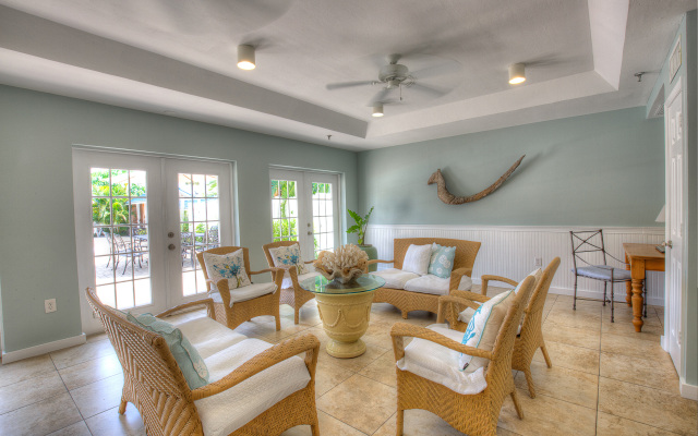 Naples Garden Inn
